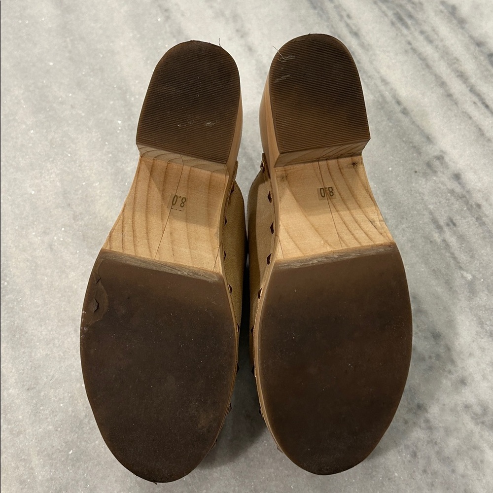 Steve Madden Brooklyn Taupe Suede Studded Wooden Clogs sz 8 - Picture 8 of 10